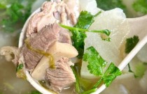 不加任何化學(xué)調(diào)料，純技術(shù)熬制羊湯，做出最正宗的風(fēng)味。